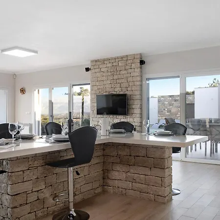 Colina Villa Salir de Matos