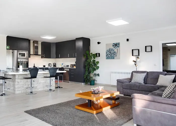 Colina Villa Salir de Matos